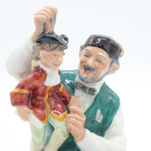 将图片加载到图库查看器,HN2253 Puppetmaker - Vintage Porcelain Figurine by Royal Doulton, circa 1965 (Item# P-7901)-Timeless Gallery