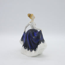 将图片加载到图库查看器,HN2310 Lisa - Vintage Porcelain Figurine by Royal Doulton, circa 1970 (Item# P-3607)-Timeless Gallery