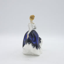 将图片加载到图库查看器,HN2310 Lisa - Vintage Porcelain Figurine by Royal Doulton, circa 1970 (Item# P-3607)-Timeless Gallery