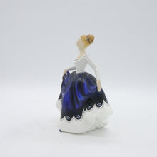 将图片加载到图库查看器,HN2310 Lisa - Vintage Porcelain Figurine by Royal Doulton, circa 1970 (Item# P-3607)-Timeless Gallery