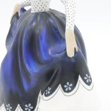 将图片加载到图库查看器,HN2310 Lisa - Vintage Porcelain Figurine by Royal Doulton, circa 1970 (Item# P-3607)-Timeless Gallery