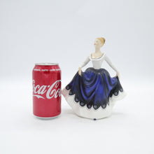 将图片加载到图库查看器,HN2310 Lisa - Vintage Porcelain Figurine by Royal Doulton, circa 1970 (Item# P-3607)-Timeless Gallery