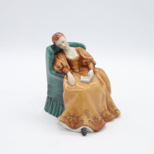 将图片加载到图库查看器,HN2430 Romance - Vintage Porcelain Figurine by Royal Doulton, circa 1975 (Item# P-2267)-Timeless Gallery