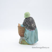 将图片加载到图库查看器,HN2494 Old Meg - Vintage Porcelain Figurine by Royal Doulton, circa 1975 (Item# P-3497)-Timeless Gallery