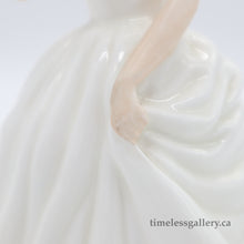 将图片加载到图库查看器,HN2715 Patricia - Vintage Porcelain Figurine by Royal Doulton, circa 1985 (Item# P-9331)-Timeless Gallery