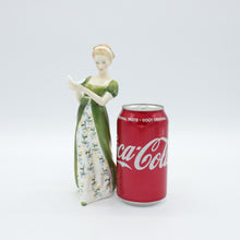 将图片加载到图库查看器,HN2722 Veneta - Vintage Porcelain Figurine by Royal Doulton, circa 1970 (Item# P-4122)-Timeless Gallery