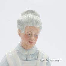 将图片加载到图库查看器,HN2814 Eventide - Vintage Porcelain Figurine by Royal Doulton, circa 1980 (Item# P-7580)-Timeless Gallery