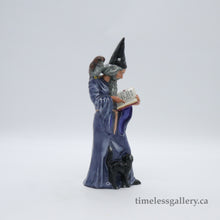 将图片加载到图库查看器,HN2877 Wizard - Vintage Porcelain Figurine by Royal Doulton, circa 1980 (Item# P-8579)-Timeless Gallery