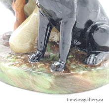 将图片加载到图库查看器,HN2879 Gameskeeper - Vintage Porcelain Figurine by Royal Doulton, circa 1990 (Item# P-6026)-Timeless Gallery
