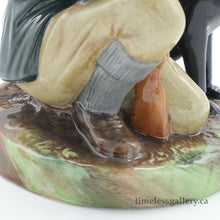 将图片加载到图库查看器,HN2879 Gameskeeper - Vintage Porcelain Figurine by Royal Doulton, circa 1990 (Item# P-6026)-Timeless Gallery