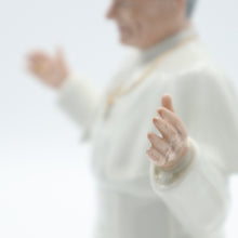 将图片加载到图库查看器,HN2888 Pope John Paul II - Vintage Porcelain Figurine by Royal Doulton, circa 1990 (Item# P-5905)-Timeless Gallery