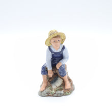 将图片加载到图库查看器,HN2926 Tom Sawyer - Vintage Porcelain Figurine by Royal Doulton, circa 1985 (Item# P-9000)-Timeless Gallery