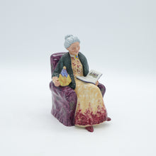 将图片加载到图库查看器,HN2942 Prized Possession - Signed - Vintage Porcelain Figurine by Royal Doulton, dated 1982 (Item# P-3832)-Timeless Gallery