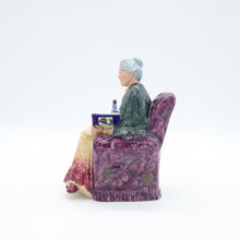 将图片加载到图库查看器,HN2942 Prized Possession - Signed - Vintage Porcelain Figurine by Royal Doulton, dated 1982 (Item# P-3832)-Timeless Gallery