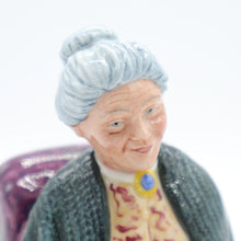 将图片加载到图库查看器,HN2942 Prized Possession - Signed - Vintage Porcelain Figurine by Royal Doulton, dated 1982 (Item# P-3832)-Timeless Gallery