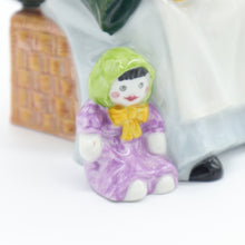 将图片加载到图库查看器,HN2944 Rag Doll Seller - Vintage Porcelain Figurine by Royal Doulton, circa 1990 (Item# P-2069)-Timeless Gallery