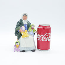 将图片加载到图库查看器,HN2944 Rag Doll Seller - Vintage Porcelain Figurine by Royal Doulton, circa 1990 (Item# P-2069)-Timeless Gallery