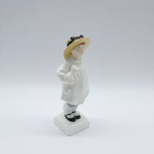 将图片加载到图库查看器,HN3013 James - Rare - Vintage Porcelain Figurine by Royal Doulton, circa 1985 (Item# P-2784)-Timeless Gallery