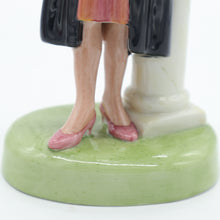 将图片加载到图库查看器,HN3016 Graduate - Girl Version - Vintage Porcelain Figurine by Royal Doulton, circa 1990 (Item# P-5431)-Timeless Gallery