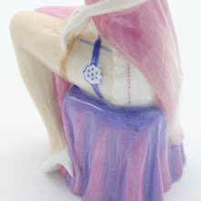 将图片加载到图库查看器,HN3177 Harriet - Rare - Vintage Porcelain Figurine by Royal Doulton, circa 1990 (Item# P-2242)-Timeless Gallery