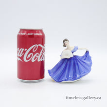 Load image into Gallery viewer, HN3214 Elaine - Vintage Porcelain Figurine by Royal Doulton, circa 1990 (Item# P-1075)-Timeless Gallery