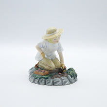 将图片加载到图库查看器,HN3401 Gardening Time - Vintage Porcelain Figurine by Royal Doulton, circa 1992 (Item# P-8691)-Timeless Gallery