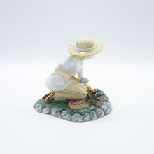 将图片加载到图库查看器,HN3401 Gardening Time - Vintage Porcelain Figurine by Royal Doulton, circa 1992 (Item# P-8691)-Timeless Gallery