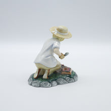 将图片加载到图库查看器,HN3401 Gardening Time - Vintage Porcelain Figurine by Royal Doulton, circa 1992 (Item# P-8691)-Timeless Gallery