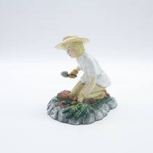 将图片加载到图库查看器,HN3401 Gardening Time - Vintage Porcelain Figurine by Royal Doulton, circa 1992 (Item# P-8691)-Timeless Gallery
