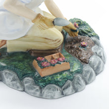 将图片加载到图库查看器,HN3401 Gardening Time - Vintage Porcelain Figurine by Royal Doulton, circa 1992 (Item# P-8691)-Timeless Gallery