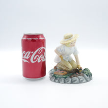 将图片加载到图库查看器,HN3401 Gardening Time - Vintage Porcelain Figurine by Royal Doulton, circa 1992 (Item# P-8691)-Timeless Gallery