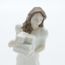 将图片加载到图库查看器,HN3493 Christmas Parcels - Vintage Porcelain Figurine by Royal Doulton, circa 1995 (Item# P-8468)-Timeless Gallery
