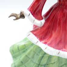 将图片加载到图库查看器,HN3622 Wintertime - Popular and Signed - Vintage Porcelain Figurine by Royal Doulton, circa 1995 (Item# P-8760)-Timeless Gallery