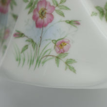 将图片加载到图库查看器,HN3653 Lucy - Vintage Porcelain Figurine by Royal Doulton, circa 1995 (Item# P-4846)-Timeless Gallery
