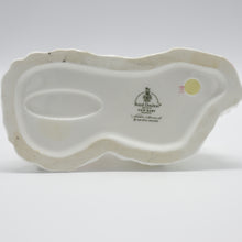 将图片加载到图库查看器,HN3712 New Baby - Vintage Porcelain Figurine by Royal Doulton, circa 2000 (Item# P-1993)-Timeless Gallery