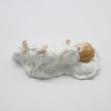 将图片加载到图库查看器,HN3713 New Baby - Vintage Porcelain Figurine by Royal Doulton, circa 2000 (Item# P-7834)-Timeless Gallery