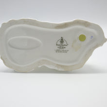 将图片加载到图库查看器,HN3713 New Baby - Vintage Porcelain Figurine by Royal Doulton, circa 2000 (Item# P-7834)-Timeless Gallery