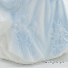 将图片加载到图库查看器,HN4151 Faith - Special Edition - Vintage Porcelain Figurine by Royal Doulton, circa 1999 (Item# P-5008)-Timeless Gallery