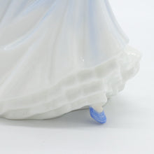 将图片加载到图库查看器,HN4158 Michelle - Vintage Porcelain Figurine by Royal Doulton, circa 2000 (Item# P-2788)-Timeless Gallery