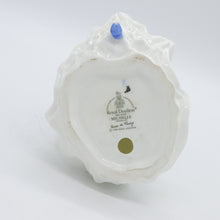 将图片加载到图库查看器,HN4158 Michelle - Vintage Porcelain Figurine by Royal Doulton, circa 2000 (Item# P-2788)-Timeless Gallery