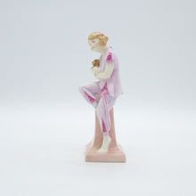 将图片加载到图库查看器,HN4247 Lido Lady - Vintage Porcelain Figurine by Royal Doulton, circa 2000 (Item# P-5563)-Timeless Gallery
