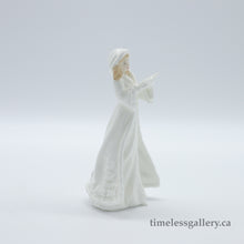 将图片加载到图库查看器,HN3727 Christmas Carols - Vintage Porcelain Figurine by Royal Doulton, circa 1995 (Item# P-1016)-Timeless Gallery