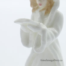 将图片加载到图库查看器,HN3727 Christmas Carols - Vintage Porcelain Figurine by Royal Doulton, circa 1995 (Item# P-1016)-Timeless Gallery