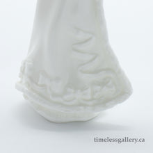 将图片加载到图库查看器,HN3727 Christmas Carols - Vintage Porcelain Figurine by Royal Doulton, circa 1995 (Item# P-1016)-Timeless Gallery