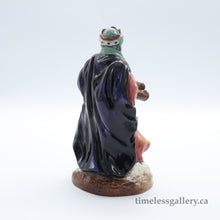 将图片加载到图库查看器,HN2118 Good King Wenceslas - Vintage Porcelain Figurine by Royal Doulton, circa 1960 (Item# P-1102)-Timeless Gallery