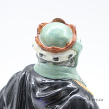 将图片加载到图库查看器,HN2118 Good King Wenceslas - Vintage Porcelain Figurine by Royal Doulton, circa 1960 (Item# P-1102)-Timeless Gallery