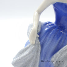 将图片加载到图库查看器,HN4530 Moonlight Serenade - Porcelain Figurine by Royal Doulton, circa 2003 (Item# P-1454)-Timeless Gallery