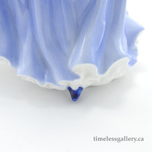 将图片加载到图库查看器,HN4530 Moonlight Serenade - Porcelain Figurine by Royal Doulton, circa 2003 (Item# P-1454)-Timeless Gallery