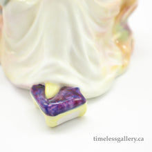 将图片加载到图库查看器,HN2933 Kathleen - Vintage Porcelain Figurine by Royal Doulton, circa 1980 (Item# P-1638)-Timeless Gallery