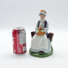 将图片加载到图库查看器，HN2728 Rest Awhile - Vintage Porcelain Figurine by Royal Doulton, circa 1984 (Item# P-8160)-Timeless Gallery
